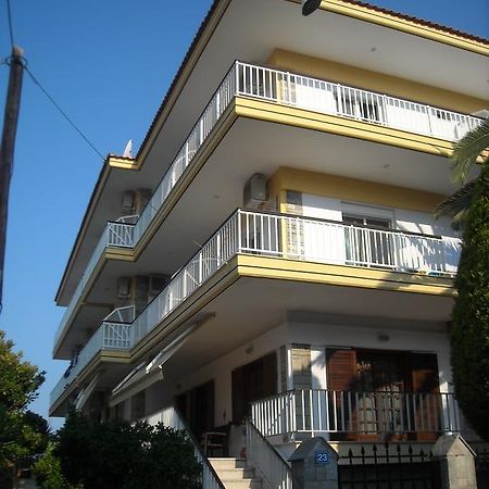 Iris Hotel Nea Kallikrateia Bagian luar foto