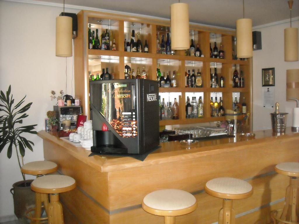 Iris Hotel Nea Kallikrateia Bagian luar foto