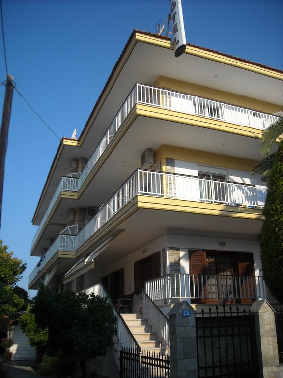 Iris Hotel Nea Kallikrateia Bagian luar foto