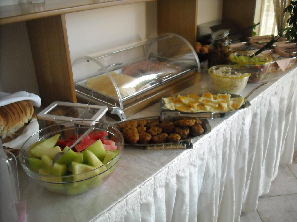 Iris Hotel Nea Kallikrateia Bagian luar foto