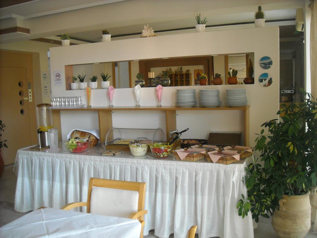 Iris Hotel Nea Kallikrateia Bagian luar foto