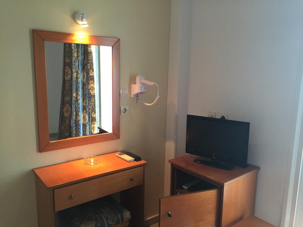 Iris Hotel Nea Kallikrateia Bagian luar foto