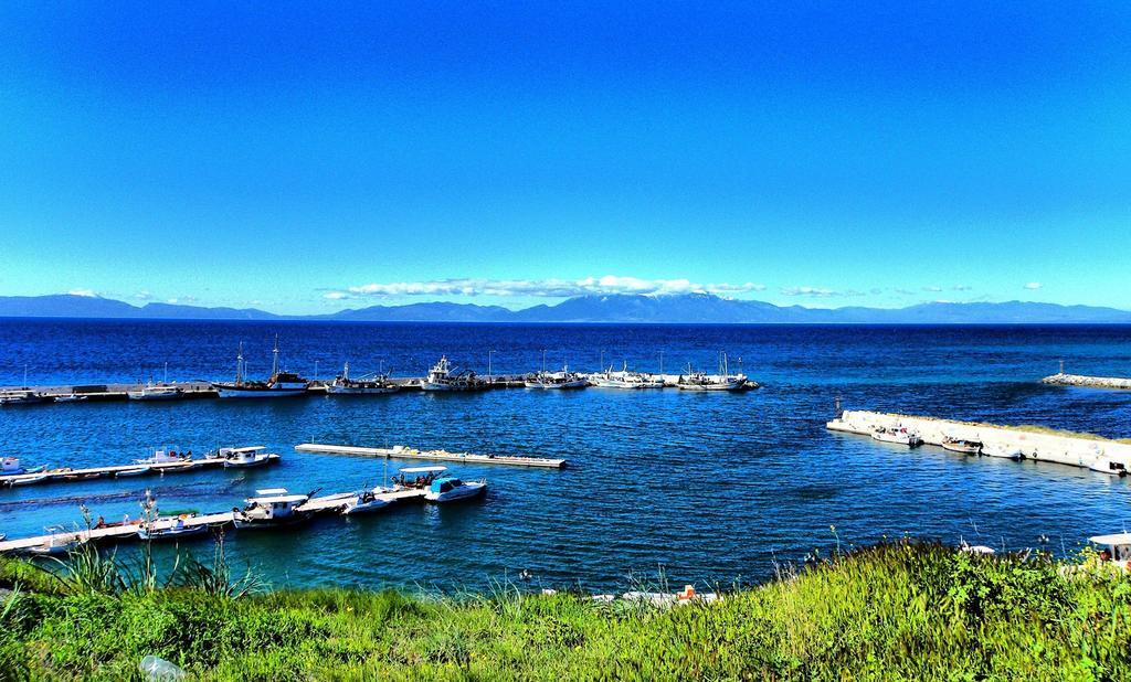 Iris Hotel Nea Kallikrateia Bagian luar foto