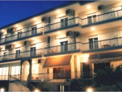 Iris Hotel Nea Kallikrateia Bagian luar foto